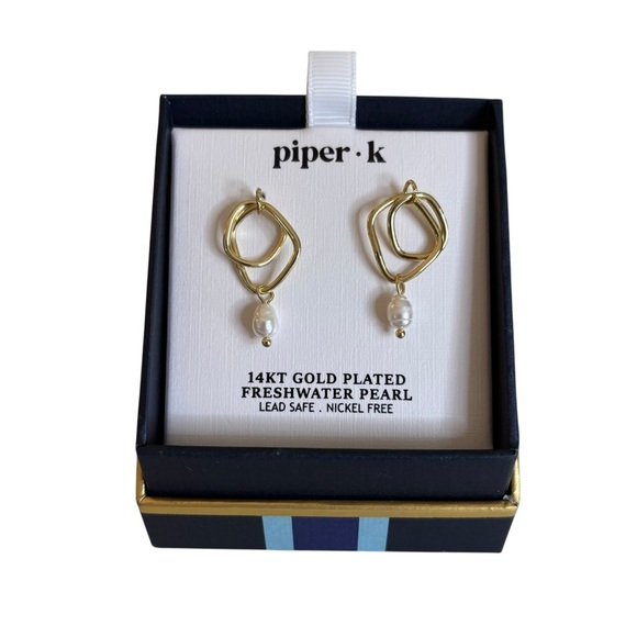 14KT Gold Plated Freshwater Pearl Dangle Earrings. - Picture 1 of 6